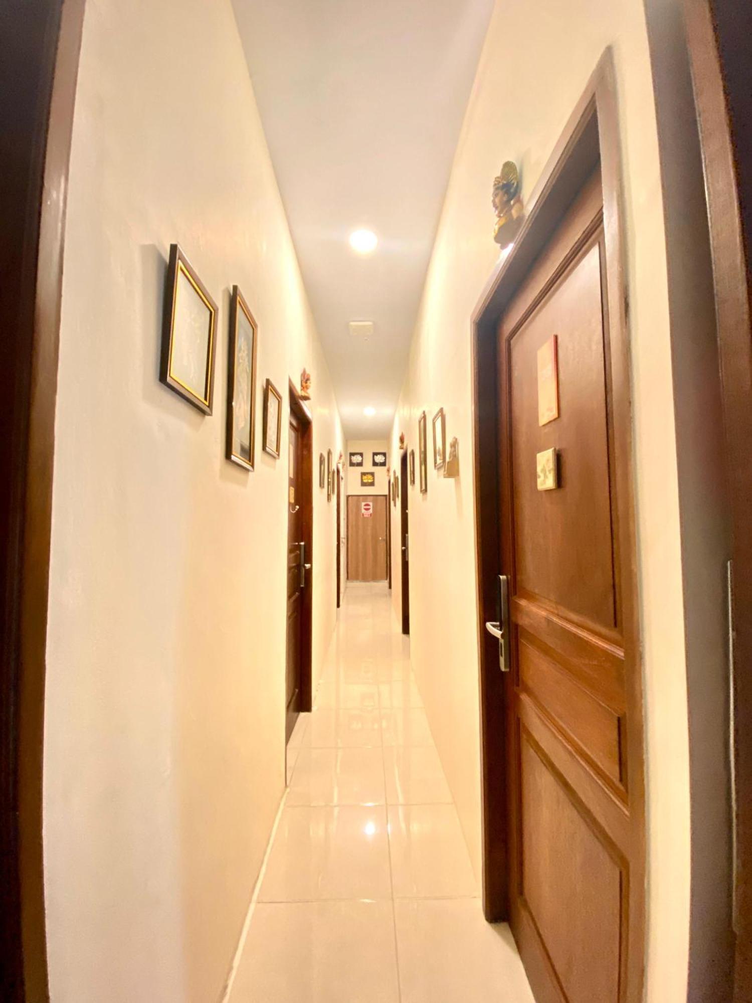 Cabin Hotel Bhayangkara Джокякарта Екстериор снимка