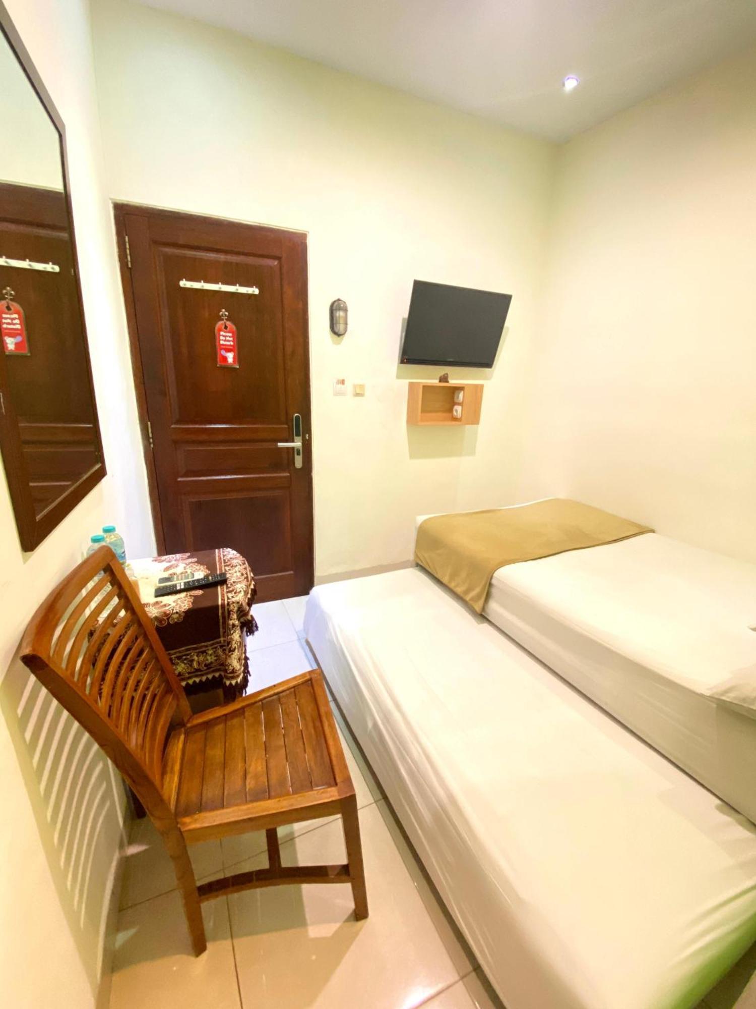 Cabin Hotel Bhayangkara Джокякарта Екстериор снимка