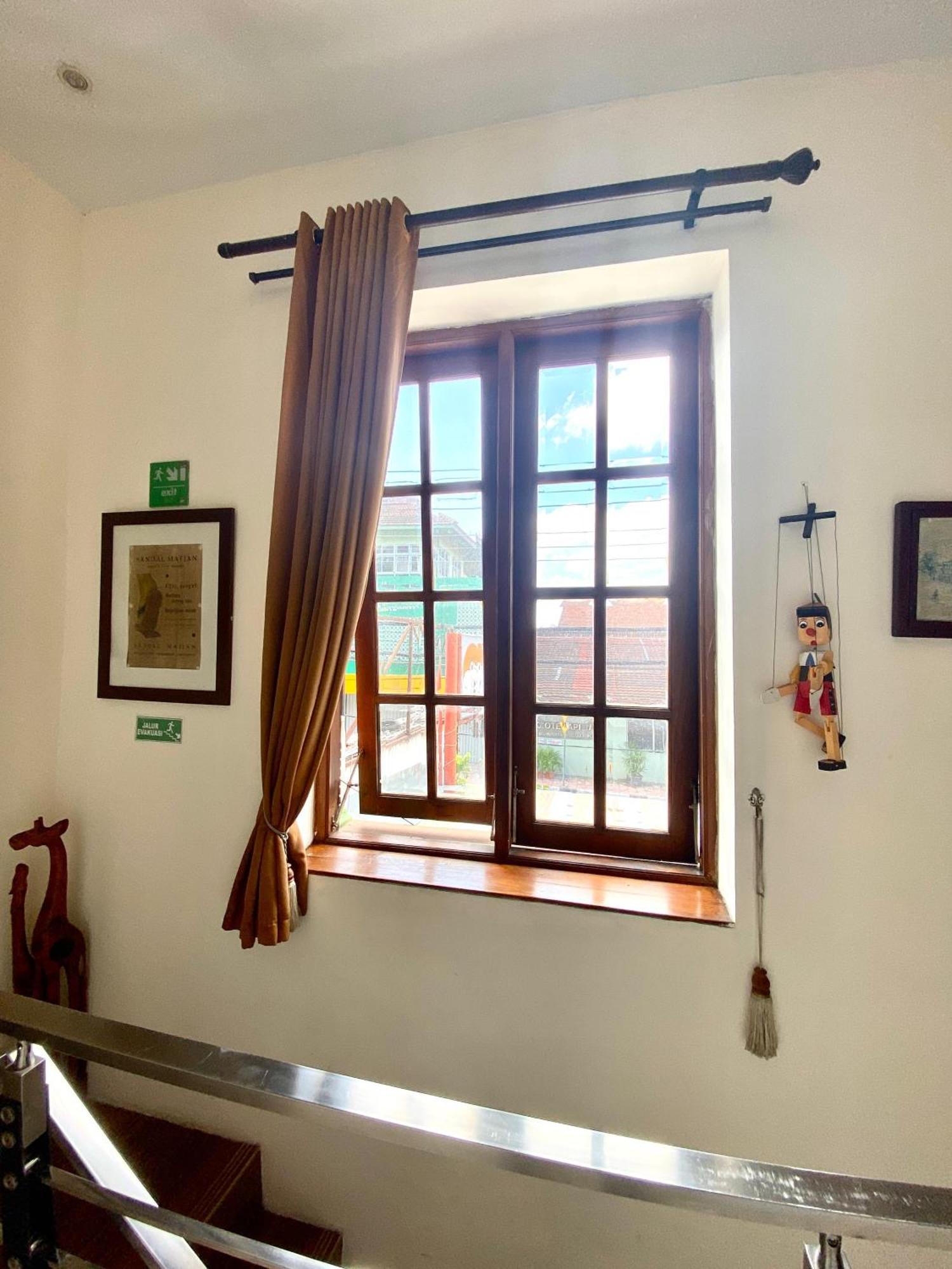 Cabin Hotel Bhayangkara Джокякарта Екстериор снимка
