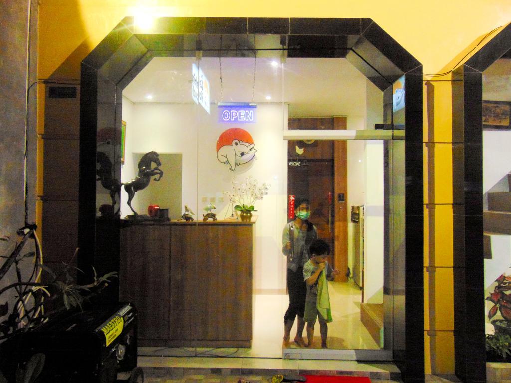Cabin Hotel Bhayangkara Джокякарта Екстериор снимка
