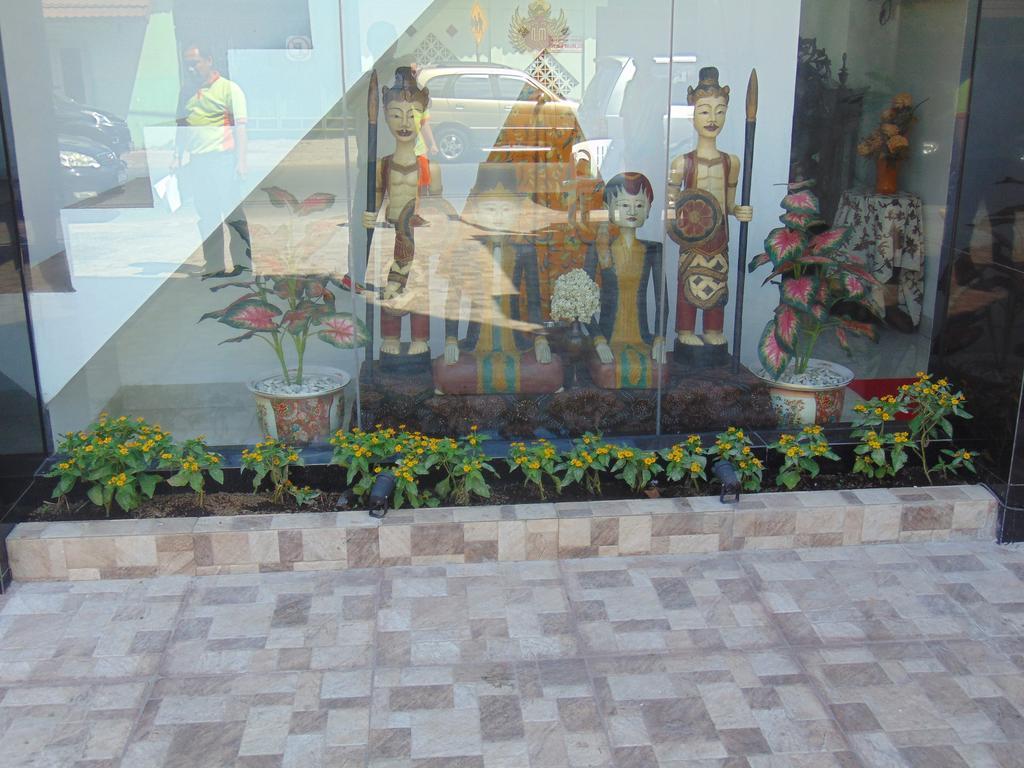 Cabin Hotel Bhayangkara Джокякарта Екстериор снимка
