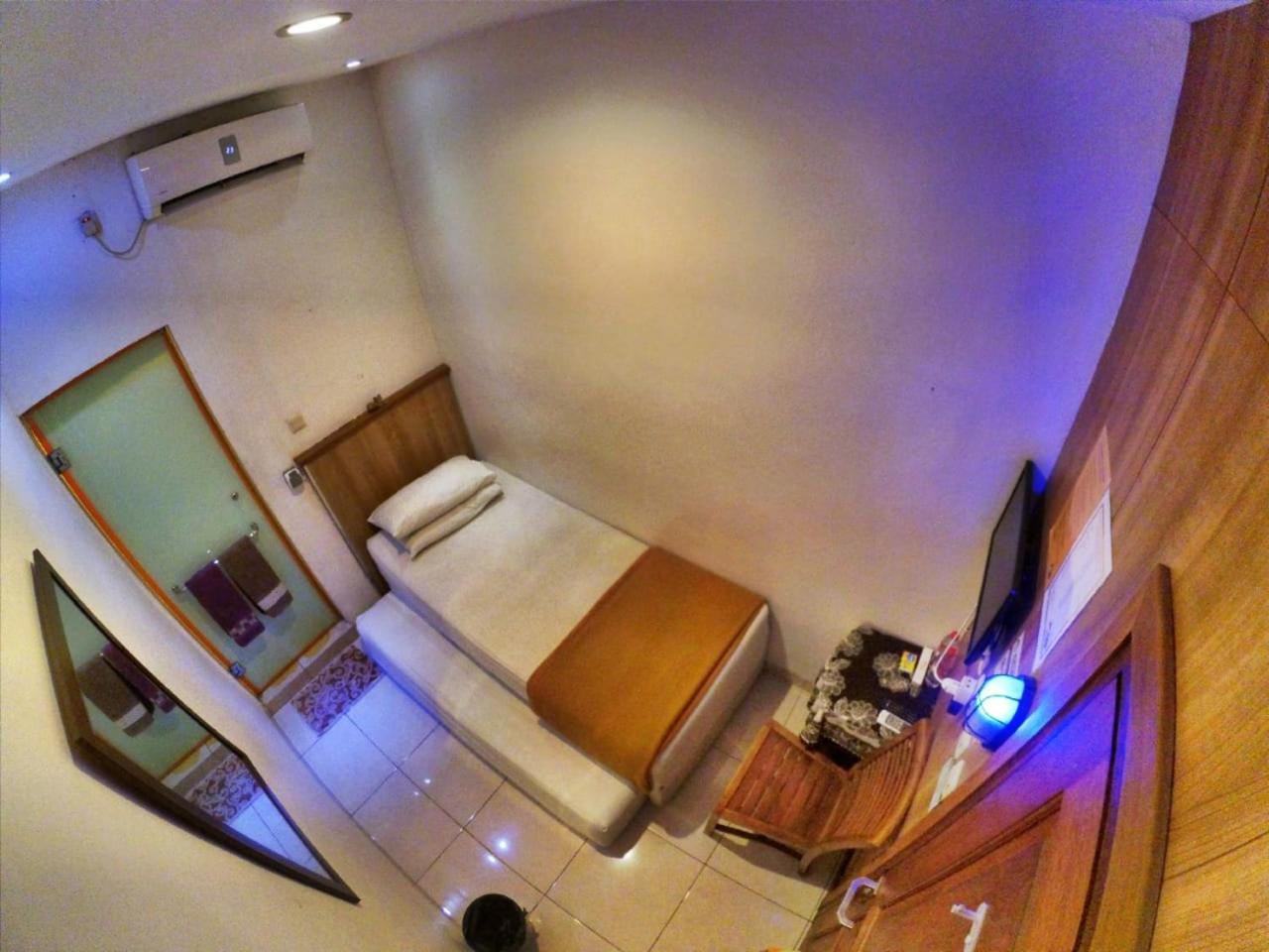 Cabin Hotel Bhayangkara Джокякарта Екстериор снимка