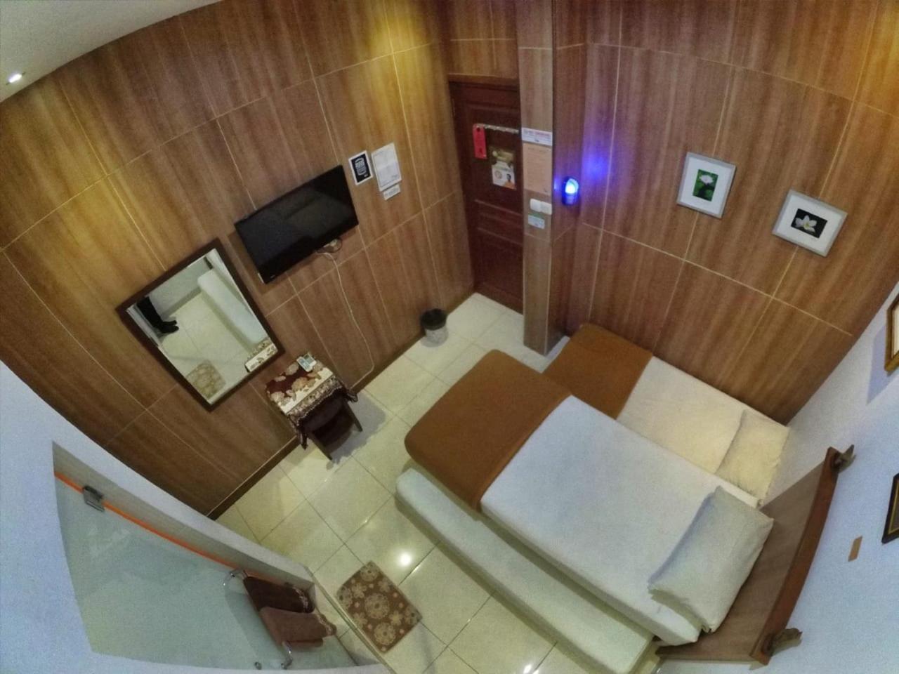Cabin Hotel Bhayangkara Джокякарта Екстериор снимка